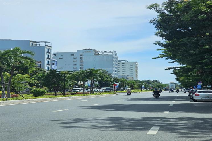 Bán đất đường Hồ Xuân Hương, Dt 265m2 ngang 10m gần biển Mỹ Khê