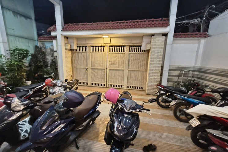 VIP TRƯỜNG THỌ - THANG MÁY SỊN SÒ- HẺM 7 CHỖ. OTO NGỦ TRONG SÂN. NHÀ XÂY 4 TẦNG, HOÀN CÔNG CHUẨN