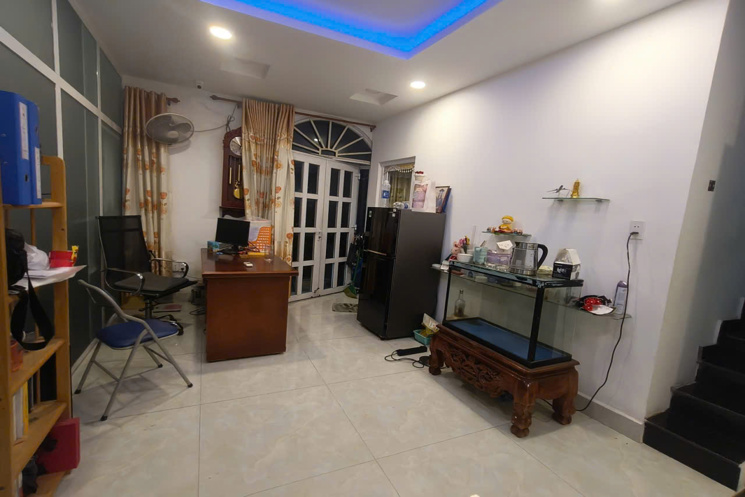 VIP TRƯỜNG THỌ - THANG MÁY SỊN SÒ- HẺM 7 CHỖ. OTO NGỦ TRONG SÂN. NHÀ XÂY 4 TẦNG, HOÀN CÔNG CHUẨN