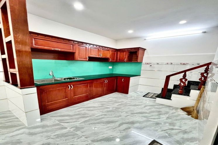 Gấp bán nhà 2 tầng ở ngay, full nội thất - 4x10, Đường Vườn Lài, HXH nhỉnh 5 tỷ