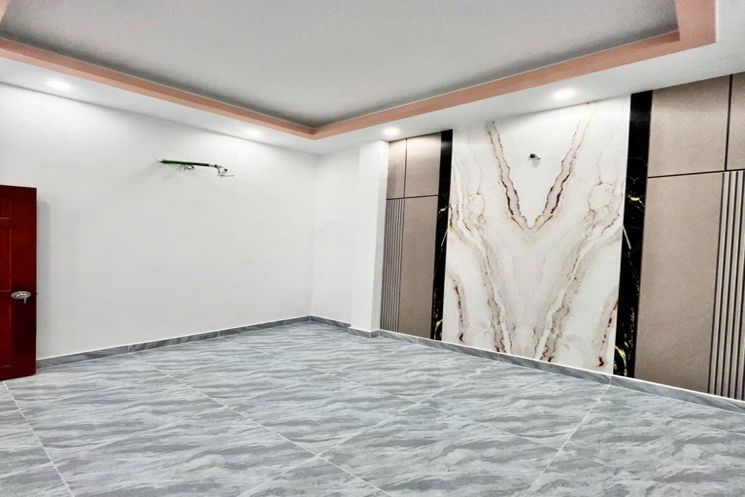 Gấp bán nhà 2 tầng ở ngay, full nội thất - 4x10, Đường Vườn Lài, HXH nhỉnh 5 tỷ
