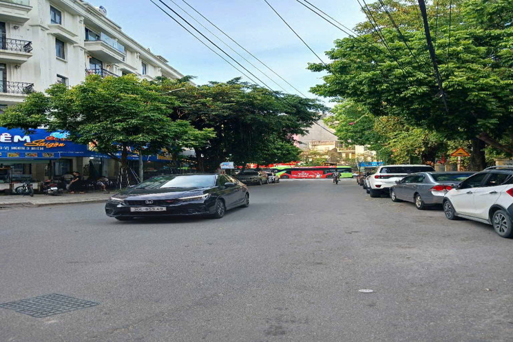 Hàng hiếm Nhà Tây Hồ 35m, 5tầng, siêu hiếm, 2 thoáng, ô chờ thang máy, oto đỗ cửa, Nhà xây chắc