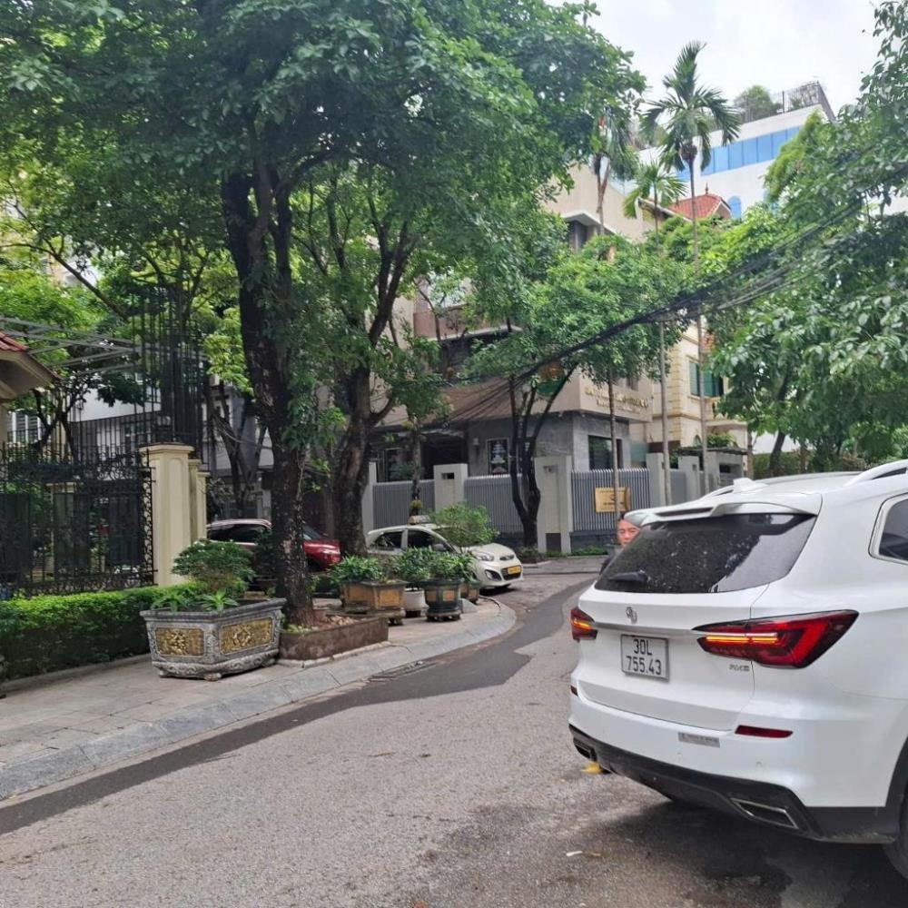 Bán Biệt Thự KĐT Cầu Giấy 236m2, 4 Tầng, Lô Góc 3 Mặt Tiền - 127 Tỷ