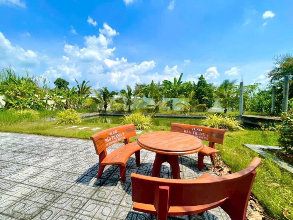 Nhà Vườn View Kênh Củ Chi - 1700m2, 3PN, Giá 8.5 Tỷ