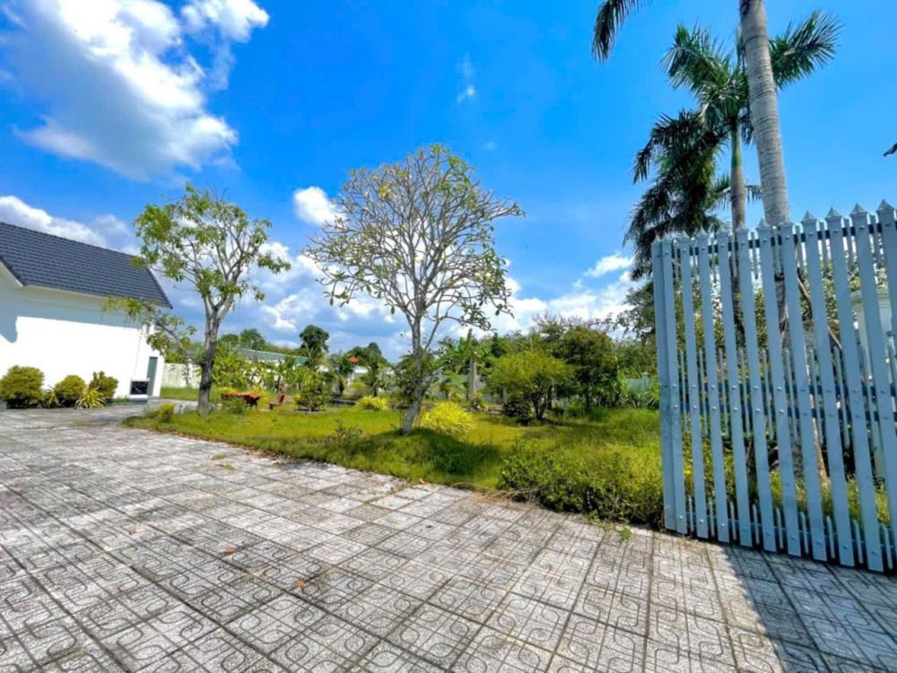 Nhà Vườn View Kênh Củ Chi - 1700m2, 3PN, Giá 8.5 Tỷ