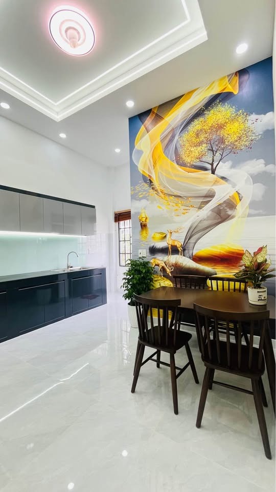 Bán Nhà 3 Tầng Quận 9 (Cũ) - Vị Trí Đắc Địa, Giá 6 Tỷ