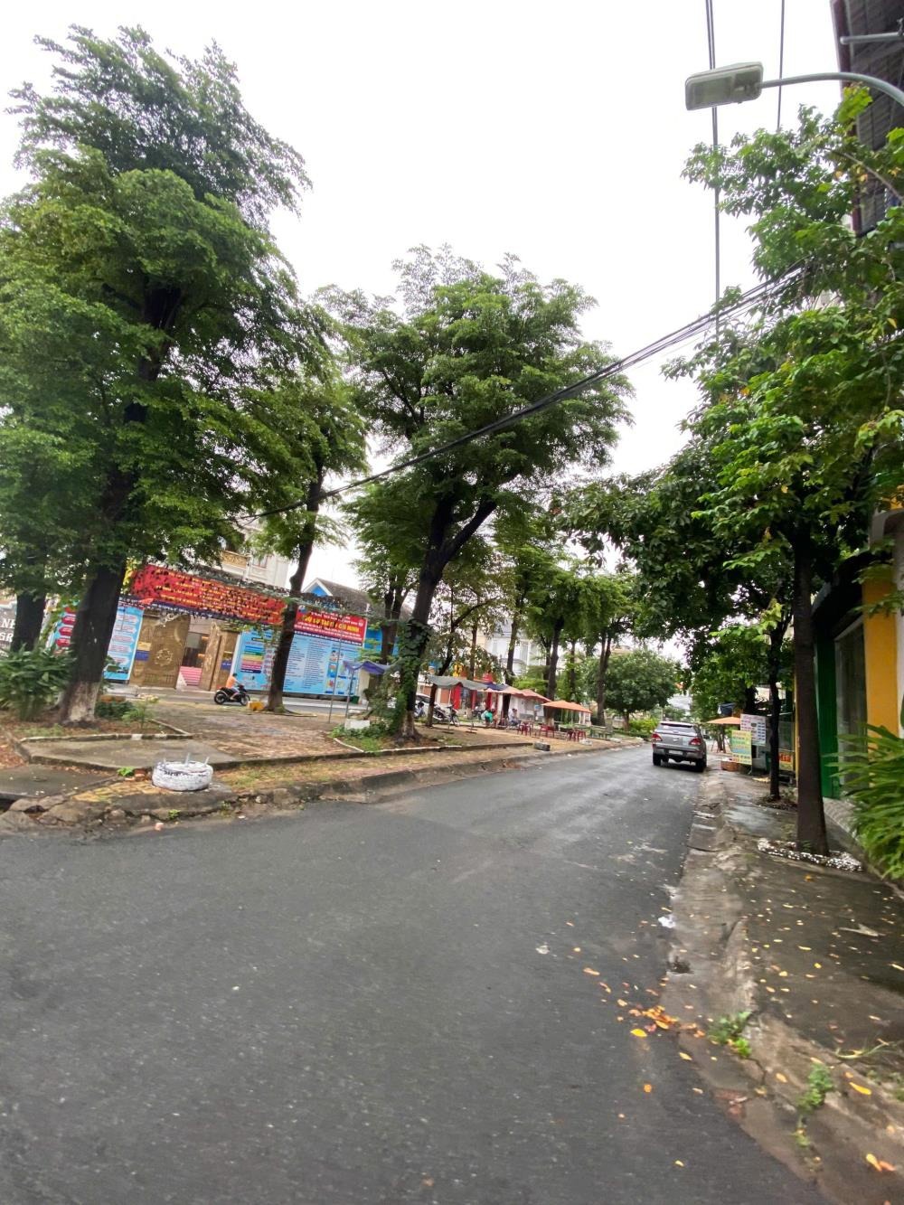 Bán Nhà 3 Tầng Quận 9 (Cũ) - Vị Trí Đắc Địa, Giá 6 Tỷ