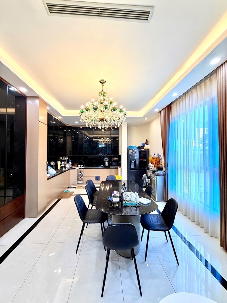 Nhà Góc 3 Mặt Thoáng, 7 Tầng Thang Máy, Nội Thất Nhập Khẩu - Hoàn Kiếm