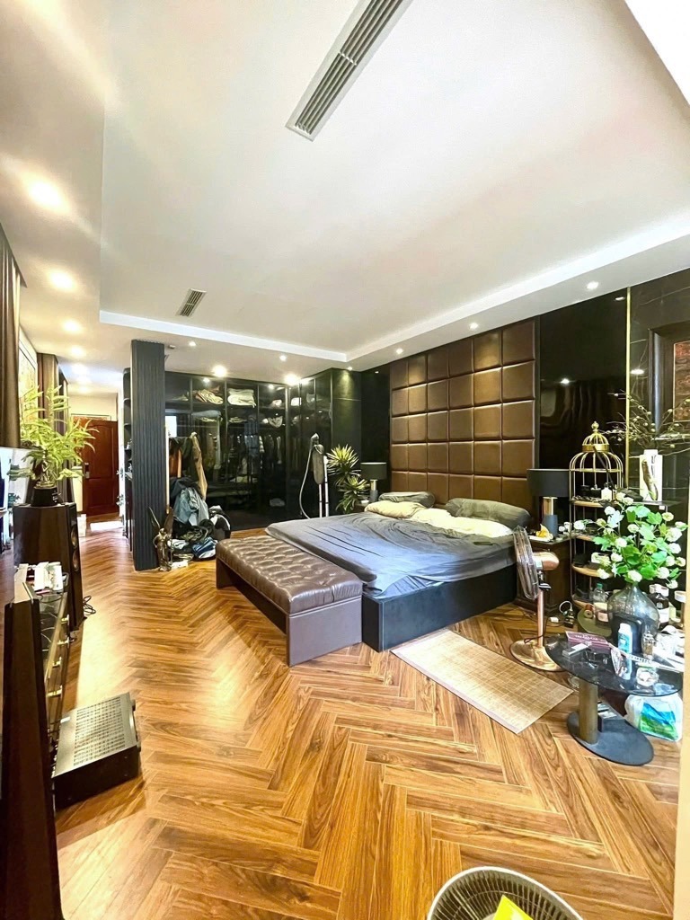 Nhà Góc 3 Mặt Thoáng, 7 Tầng Thang Máy, Nội Thất Nhập Khẩu - Hoàn Kiếm