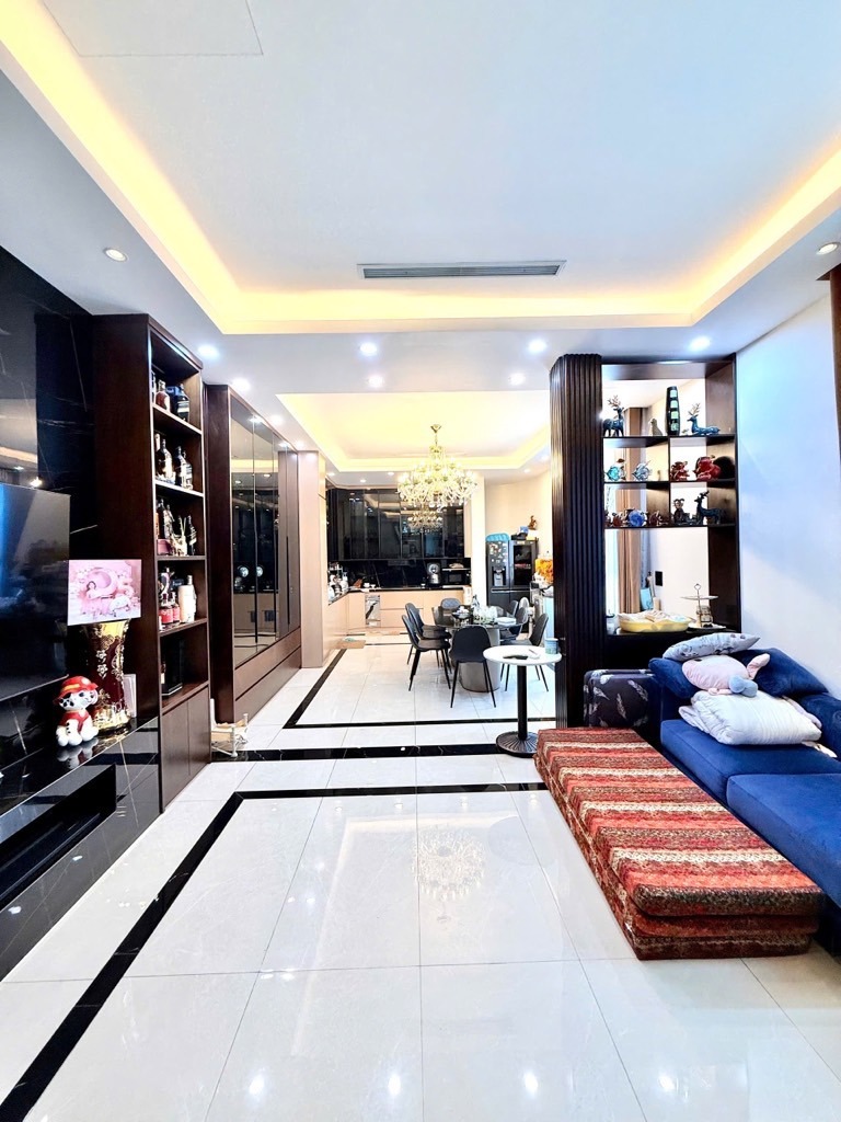 Nhà Góc 3 Mặt Thoáng, 7 Tầng Thang Máy, Nội Thất Nhập Khẩu - Hoàn Kiếm