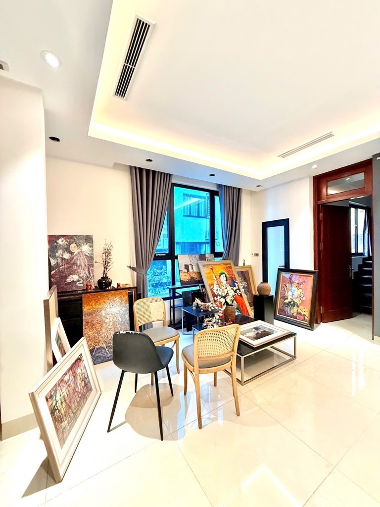 Nhà Góc 3 Mặt Thoáng, 7 Tầng Thang Máy, Nội Thất Nhập Khẩu - Hoàn Kiếm