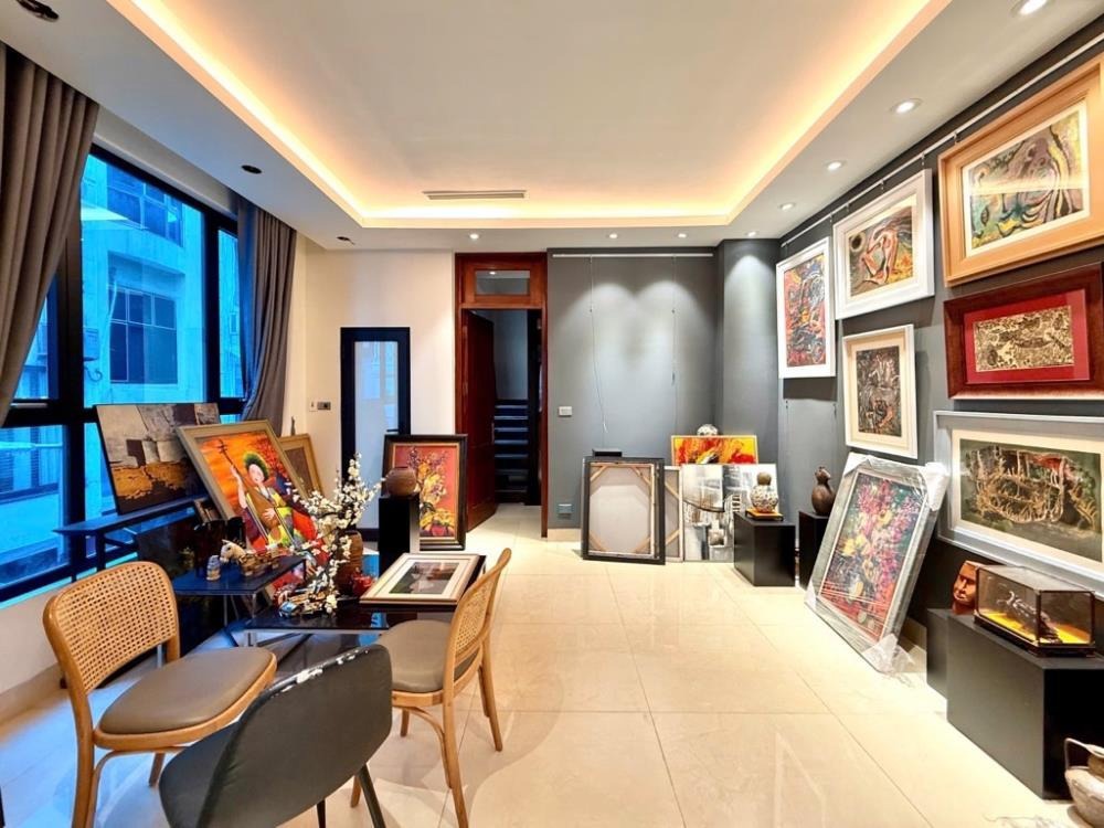 Nhà Góc 3 Mặt Thoáng, 7 Tầng Thang Máy, Nội Thất Nhập Khẩu - Hoàn Kiếm