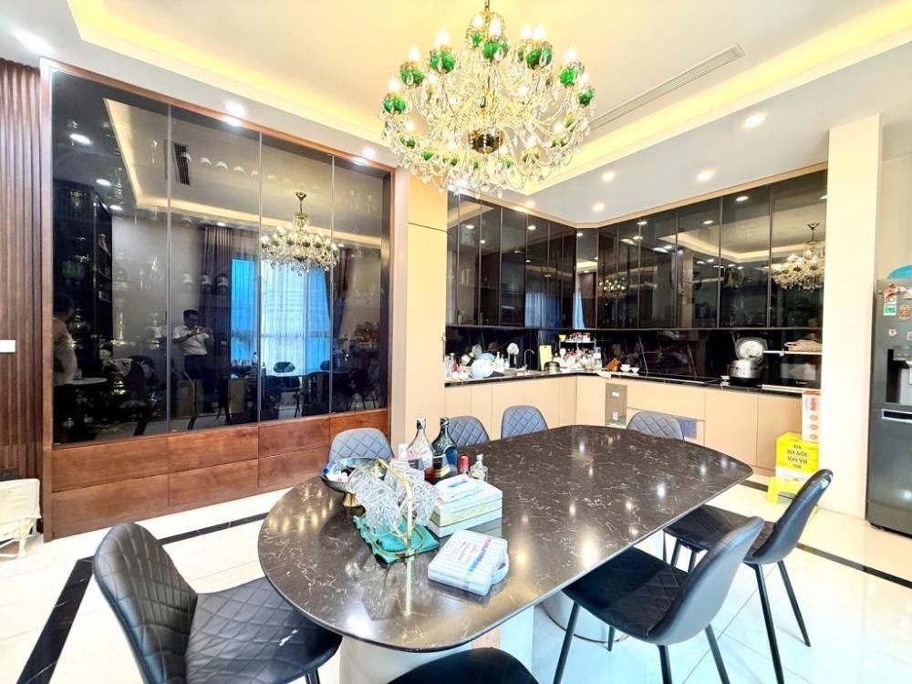 Nhà Góc 3 Mặt Thoáng, 7 Tầng Thang Máy, Nội Thất Nhập Khẩu - Hoàn Kiếm