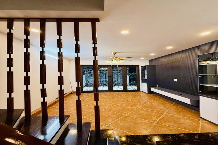 NHÀ MỚI KÍNH KOONG - Ô TÔ ĐỖ CỬA - HIỆN ĐẠI SANG TRỌNG - NỘI THẤT CỰC CHẤT_ 5 TẦNG -32/35M2 –10,8 TỶ