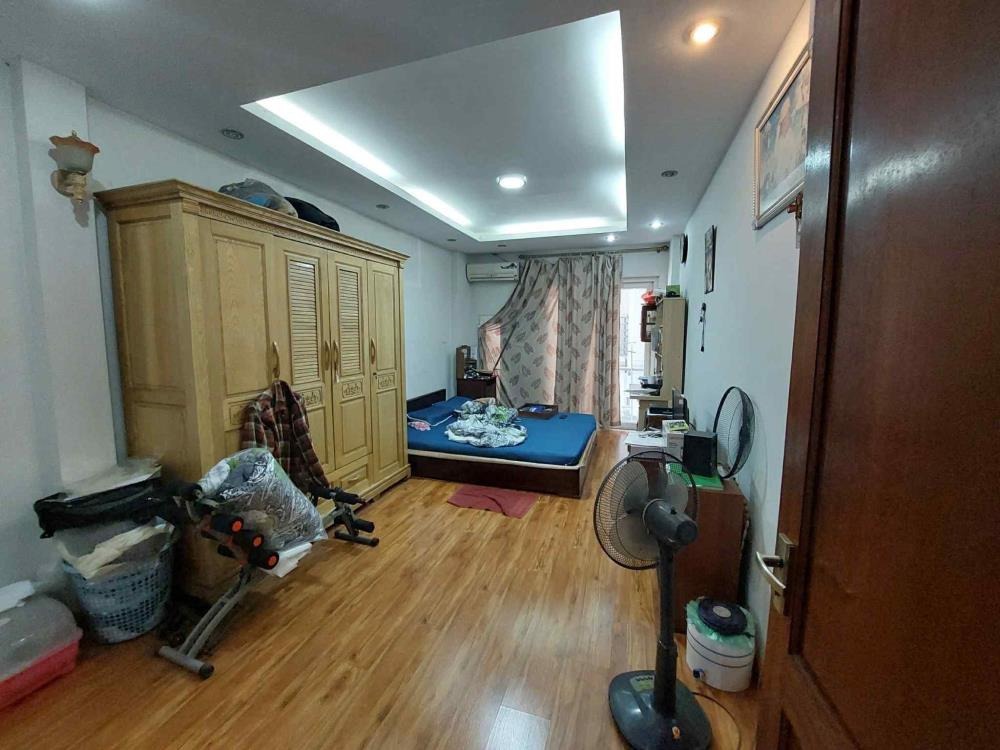 Nhà Hồ Ba Mẫu - 33m2, 6 Tầng, Giá 10 Tỷ - Vị Trí Đắc Địa