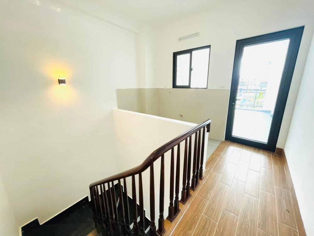 Nhà Tây Hồ 6 Tầng, 51m² - 13.7 Tỷ - Gần Hồ Tây, Ô Tô Tránh