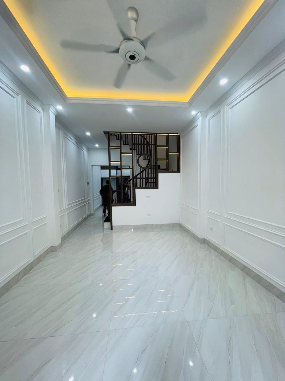 Nhà Tây Hồ 6 Tầng, 51m² - 13.7 Tỷ - Gần Hồ Tây, Ô Tô Tránh