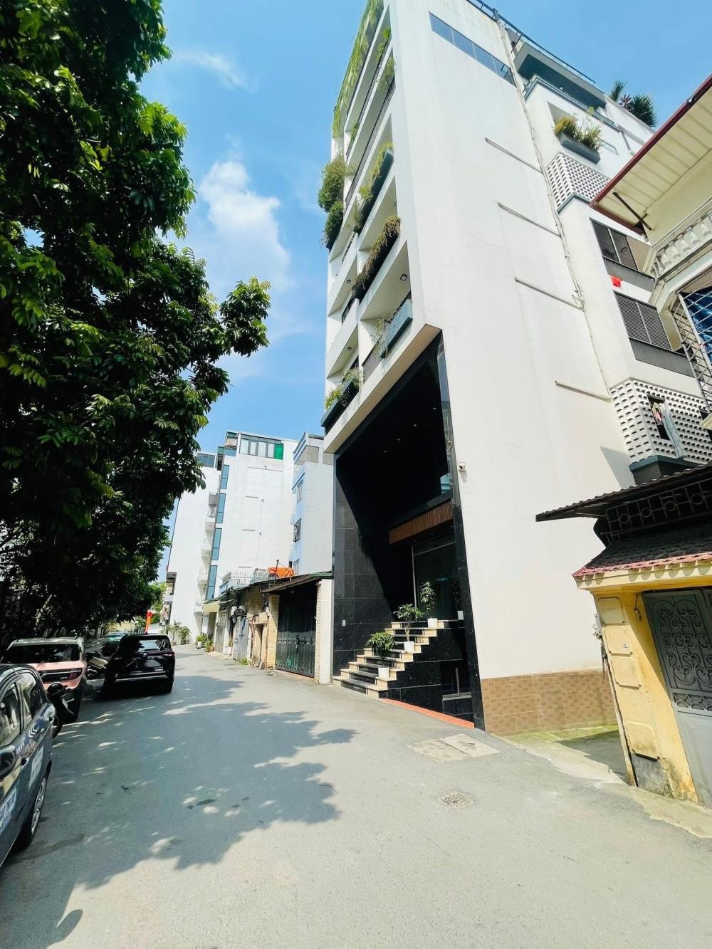 Nhà Tây Hồ 6 Tầng, 51m² - 13.7 Tỷ - Gần Hồ Tây, Ô Tô Tránh