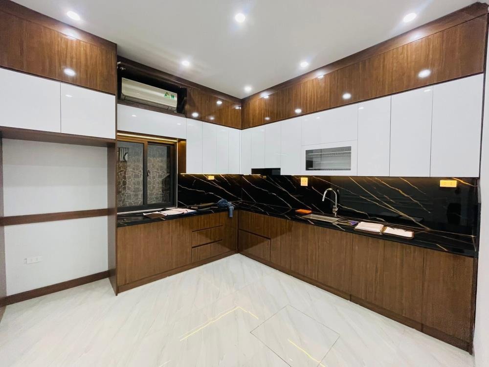 Nhà Tây Hồ 6 Tầng, 51m² - 13.7 Tỷ - Gần Hồ Tây, Ô Tô Tránh