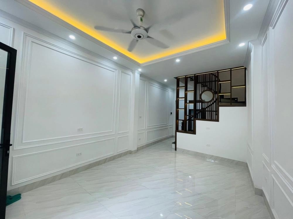 Nhà Tây Hồ 6 Tầng, 51m² - 13.7 Tỷ - Gần Hồ Tây, Ô Tô Tránh