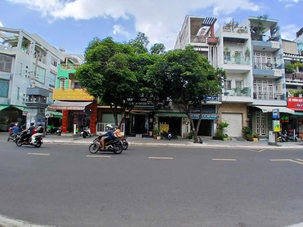 Nhà Mặt Tiền Quận 11 - 11.8 tỷ - Vị Trí Vàng, Tiềm Năng Kinh Doanh