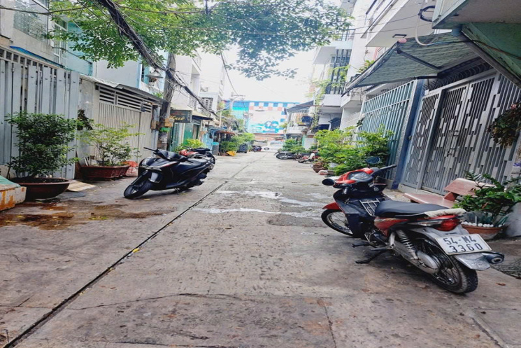 CHỐT NGAY KẺO LỠ ! CHỈ 1.1 TỶ - NHÀ NGAY ĐẦM SEN, LẠC LONG QUÂN, Q.11 TP HCM - HẺM XE HƠI ĐẬU CỬA 