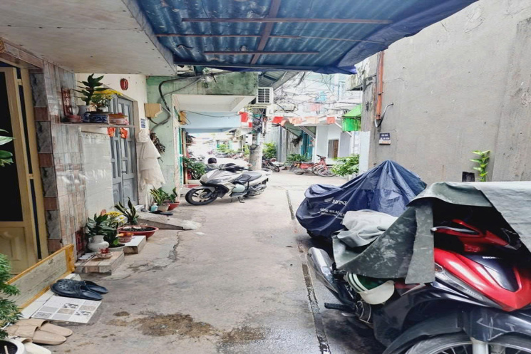 CHỐT NGAY KẺO LỠ ! CHỈ 1.1 TỶ - NHÀ NGAY ĐẦM SEN, LẠC LONG QUÂN, Q.11 TP HCM - HẺM XE HƠI ĐẬU CỬA 