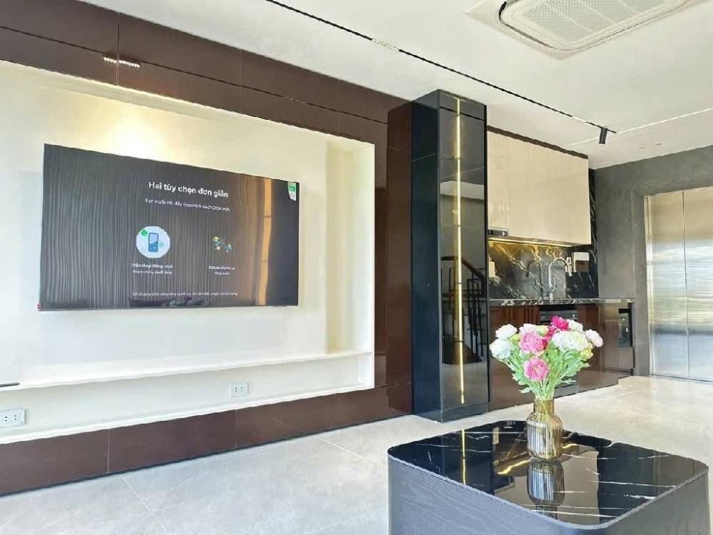 Bán Nhà 5 Tầng 40m² - Thang Máy, Ô Tô Đỗ Cửa, Vị Trí Vàng Hà Nội