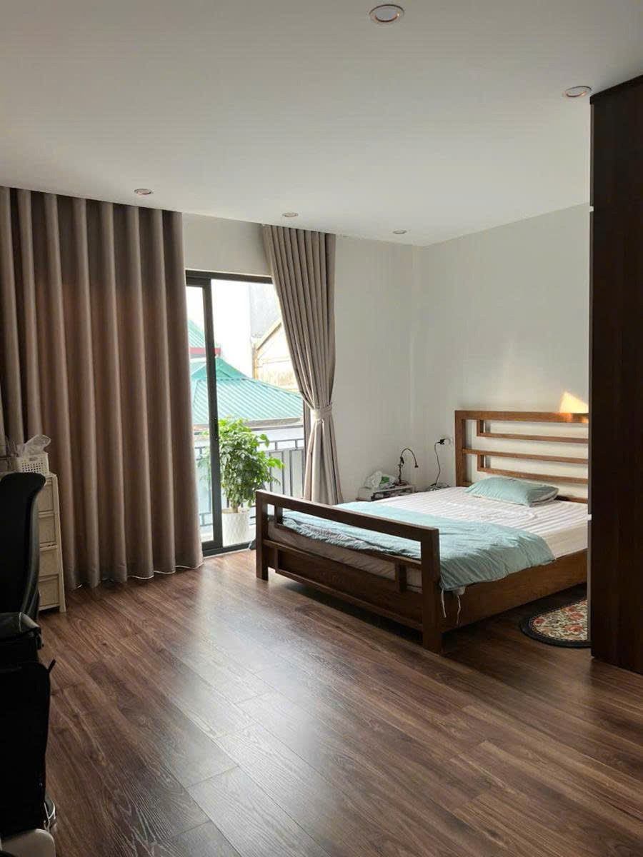 Bán nhà Kim Giang - 6 Phòng Ngủ, Full Nội Thất, Ngõ Thông, Gần Ngã Tư Sở