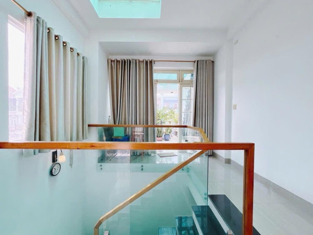 Nhà 3 Tầng Khu VIP, Hẻm 8m, An Ninh - Giá 10 Tỷ