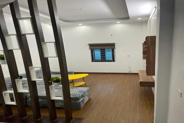NHÀ ĐẸP MỚI KÍNH KOONG Ở NGAY- Ô TÔ ĐỖ GẦN - 35M RA TRỤC CHÍNH - KINH DOANH NHỎ - 5 TẦNG NỘI THẤT
