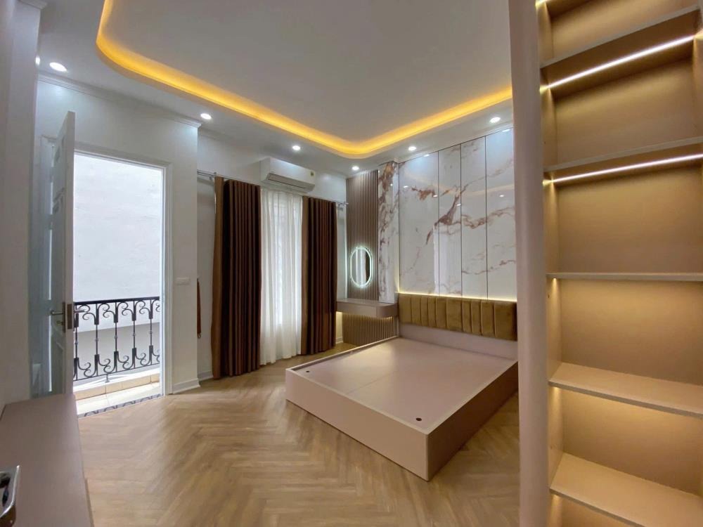 Bán nhà Nguyễn Khang - 6 Tầng, Ô Tô Vào Nhà, Kinh Doanh - Giá Tốt