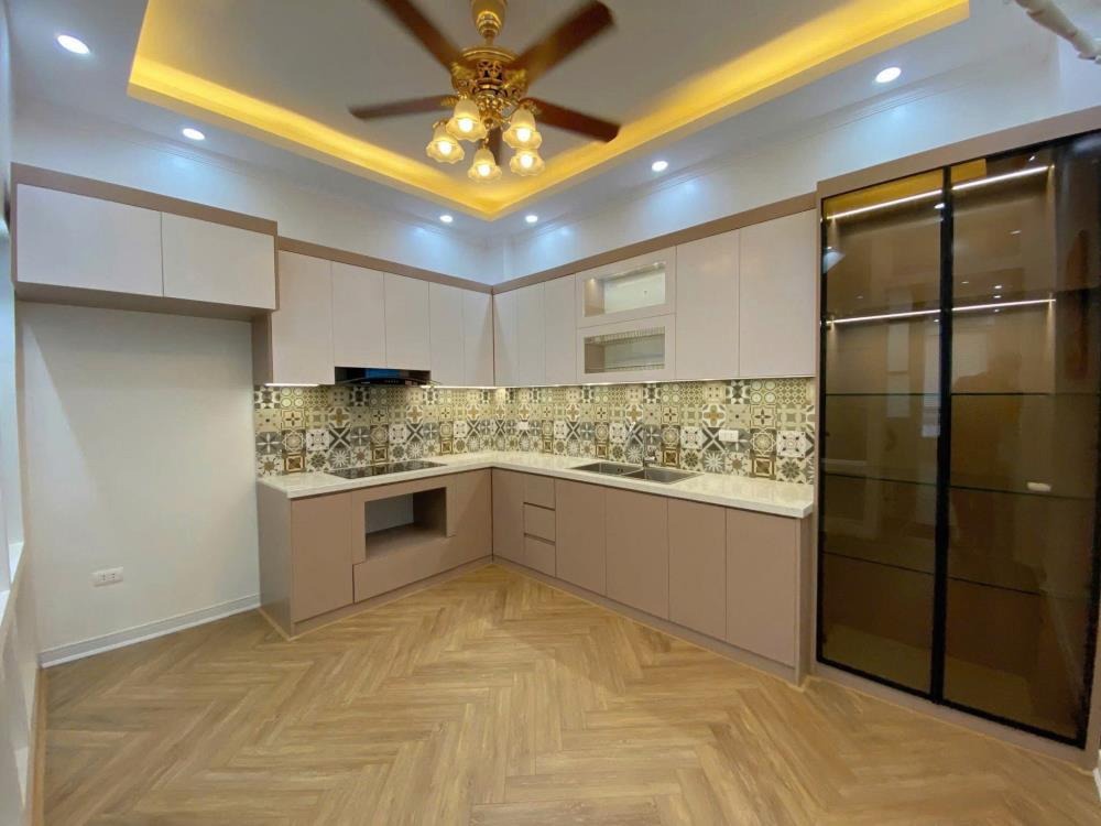 Bán nhà Nguyễn Khang - 6 Tầng, Ô Tô Vào Nhà, Kinh Doanh - Giá Tốt