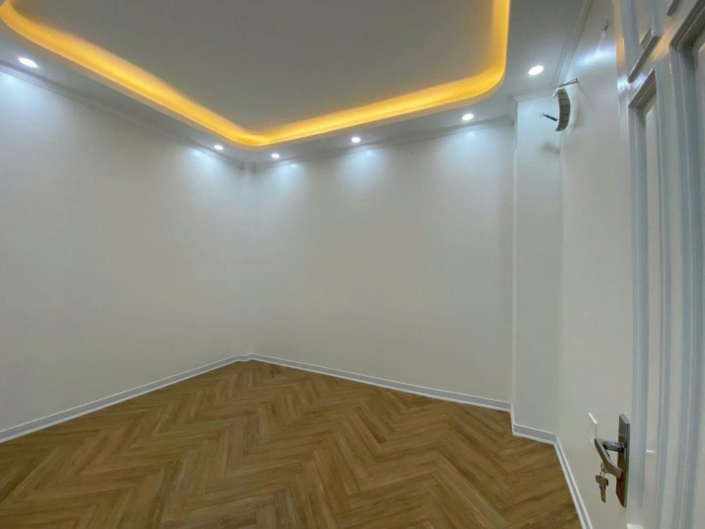 Bán nhà Nguyễn Khang - 6 Tầng, Ô Tô Vào Nhà, Kinh Doanh - Giá Tốt