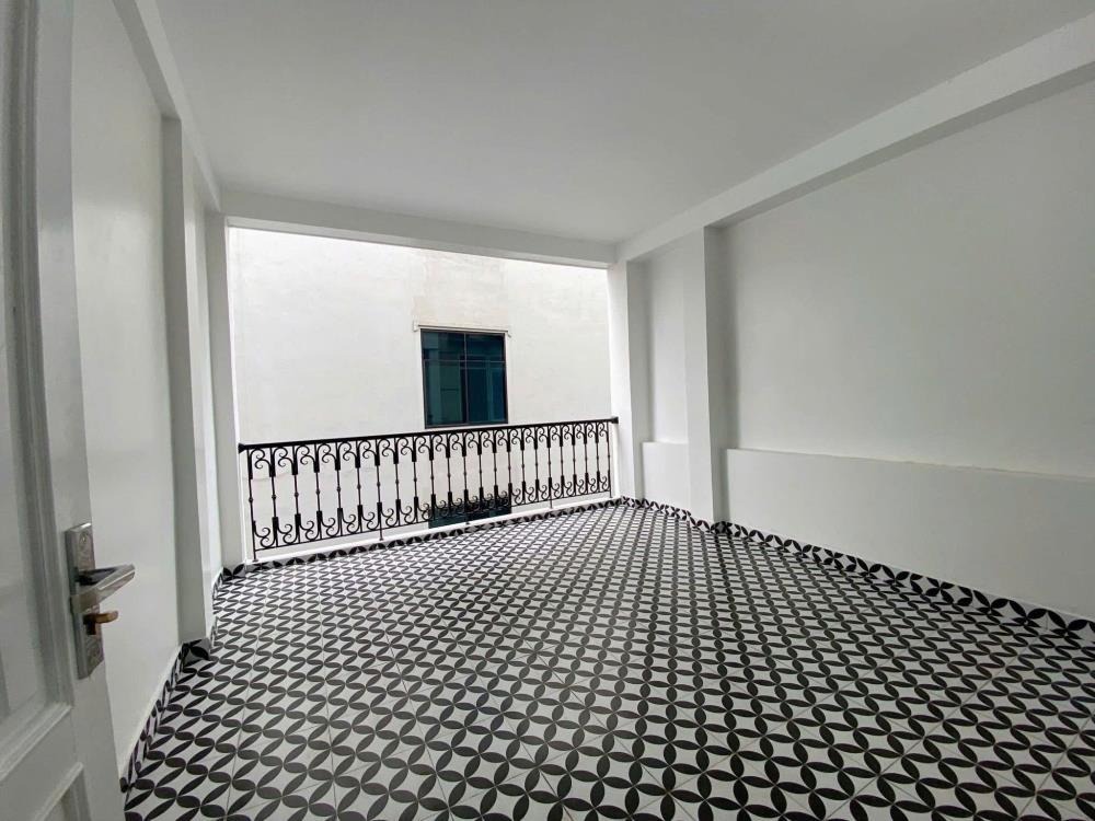 Bán nhà Nguyễn Khang - 6 Tầng, Ô Tô Vào Nhà, Kinh Doanh - Giá Tốt