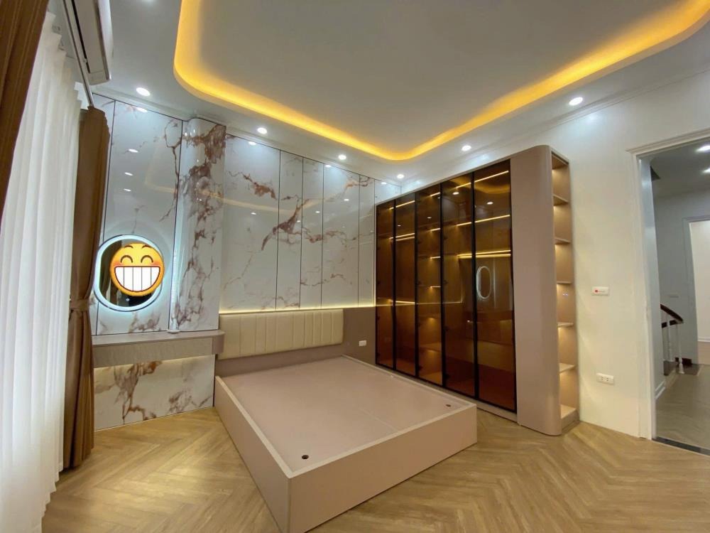 Bán nhà Nguyễn Khang - 6 Tầng, Ô Tô Vào Nhà, Kinh Doanh - Giá Tốt