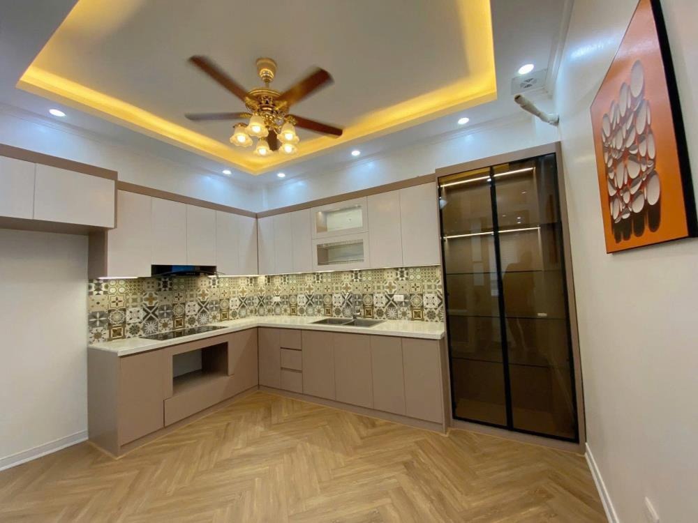 Bán nhà Nguyễn Khang - 6 Tầng, Ô Tô Vào Nhà, Kinh Doanh - Giá Tốt