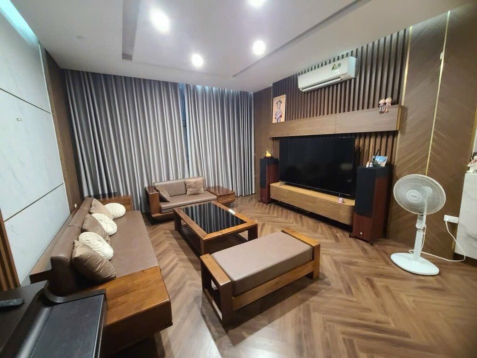 🏠 Nhà Cầu Giấy 4 Ngủ, 44m2, Ô Tô Đỗ Cửa, Giá 10.4 Tỷ (Thương Lượng)