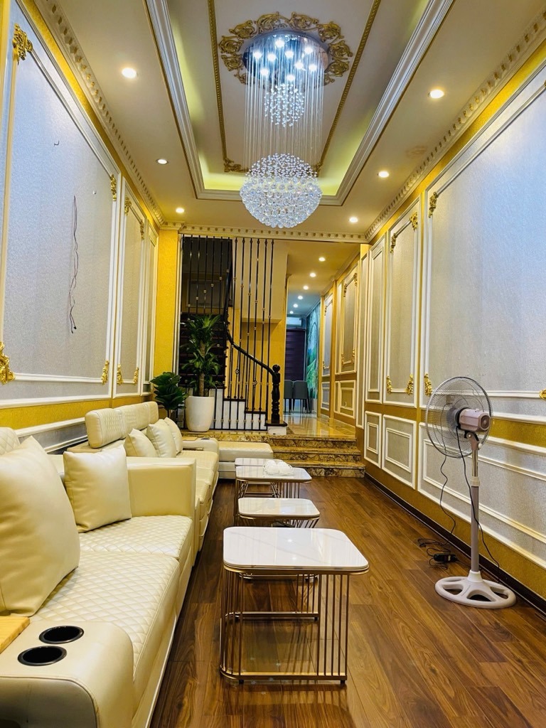 Bán nhà nghi tàm 5 tầng, thang máy, 2 thoáng - Vị trí đẹp, giá 18 tỷ
