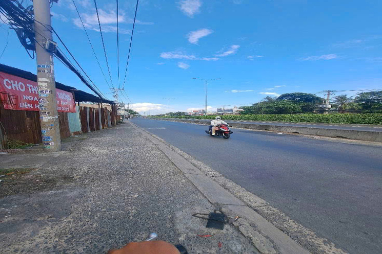 NHÀ XƯỞNG GẦN 1.000m2 GÓC 2MT NHỰA NHỊ BÌNH, HÓC MÔN