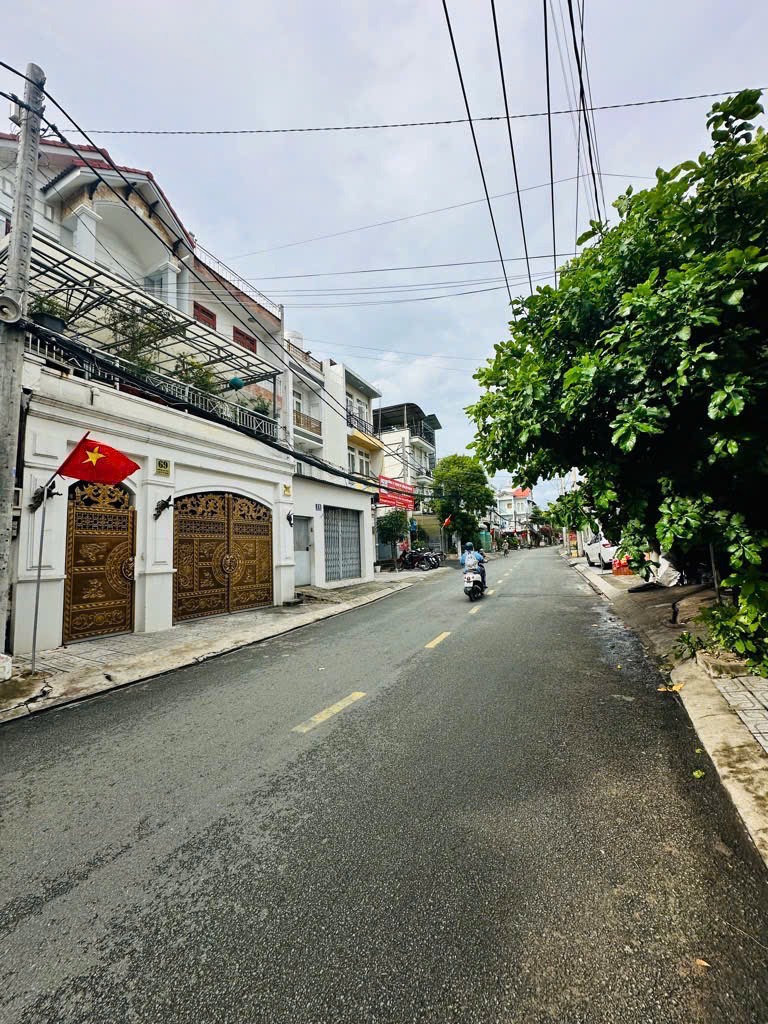 Bán nhà Thủ Đức - Linh Tây - Hẻm Xe Tải - 90m2 - Chỉ 6 Tỷ