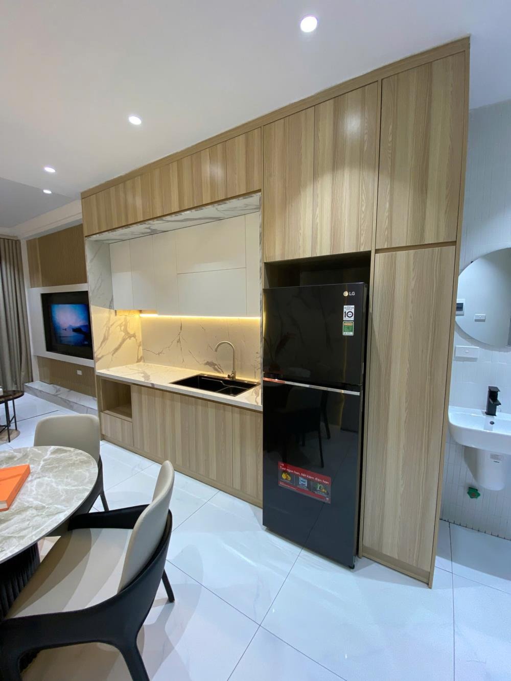 Bán Nhà Vạn Phúc - 7.05 tỷ - Cạnh TSQ Galaxy, Có Thang Máy, 5 Tầng