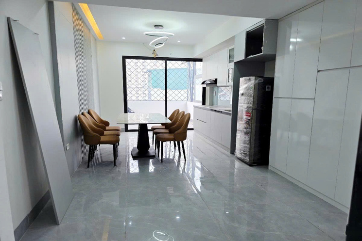 Bán nhà Cổ Linh 47m 6 tầng thang máy lô góc 2 mặt ngõ gara ô tô giá 12.8 tỷ
