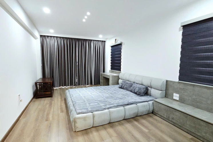 Bán nhà Cổ Linh 47m 6 tầng thang máy lô góc 2 mặt ngõ gara ô tô giá 12.8 tỷ