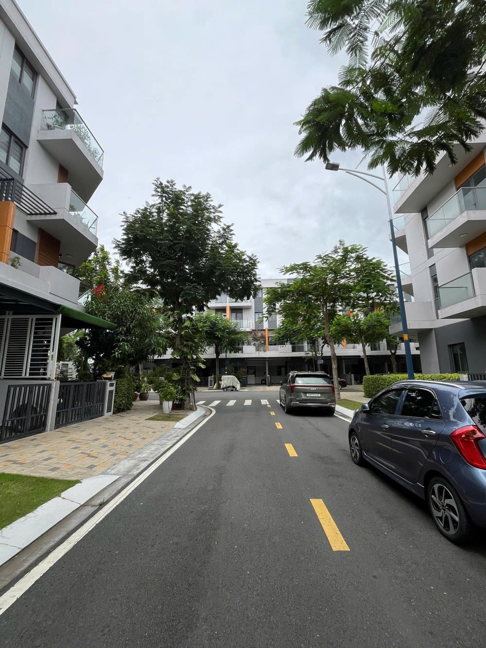 Bán nhà 4 tầng hiện đại, sang trọng tại [Khu vực] - Giá 16.5 tỷ