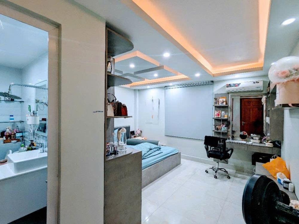 Bán Nhà HXH 74.7m² Quận 7 - Giá 7.9 Tỷ - Vị Trí Đắc Địa