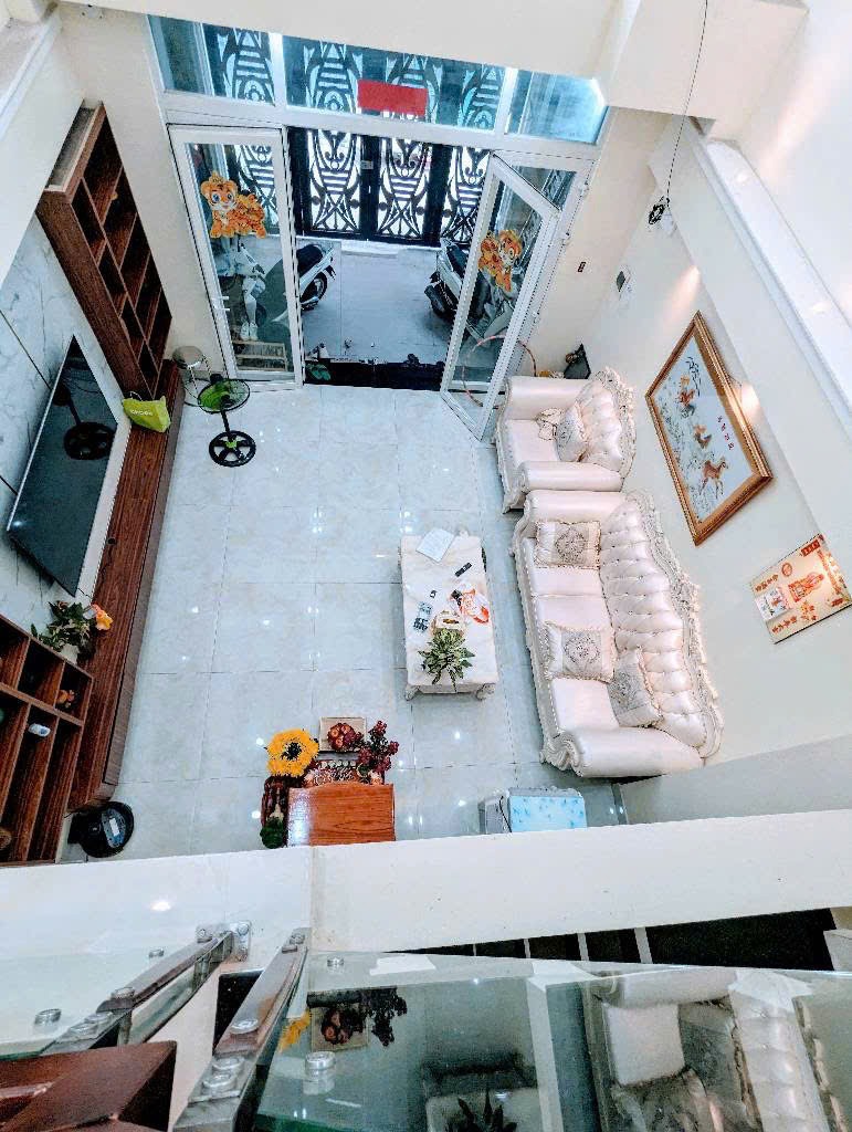 Bán Nhà HXH 74.7m² Quận 7 - Giá 7.9 Tỷ - Vị Trí Đắc Địa