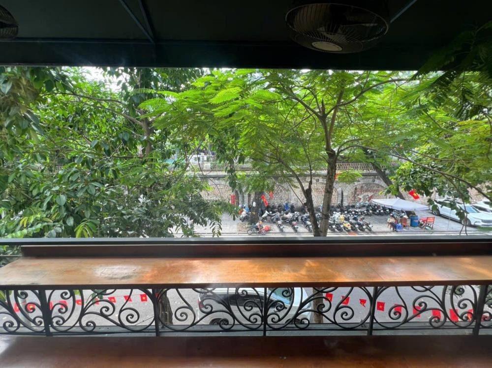 Bán Nhà Mặt Phố Phùng Hưng, Hoàn Kiếm - 104m2, 4 Tầng, Mặt Tiền 5.5m - Giá 94 Tỷ