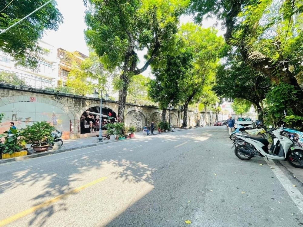 Bán Nhà Mặt Phố Phùng Hưng, Hoàn Kiếm - 104m2, 4 Tầng, Mặt Tiền 5.5m - Giá 94 Tỷ