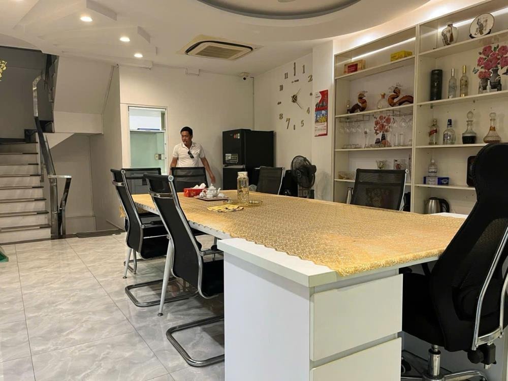 Bán Nhà Mặt Tiền Góc 3 Tháng 2 & Lý Nam Đế, Quận 11 - Vị Trí Đắc Địa
